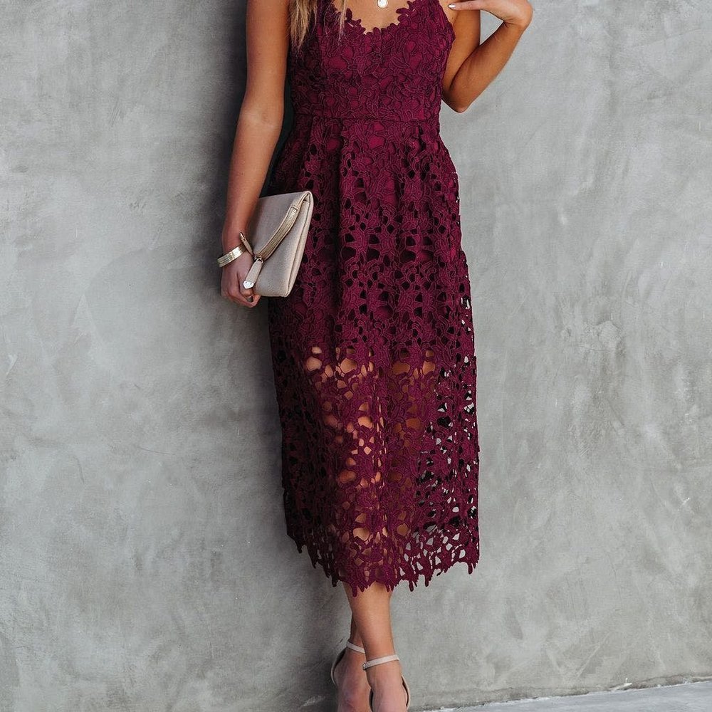 PICTURESQUE POCKETED CROCHET MIDI DRESS - BURGUNDY - Picture 2 of 9